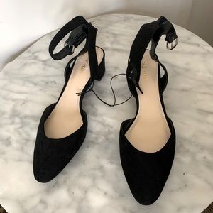 Nine West black small heel pointed toe size 9